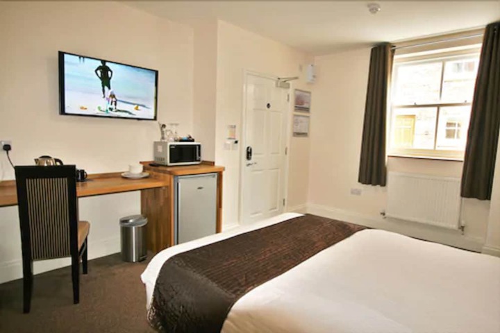 Room 5 of 17