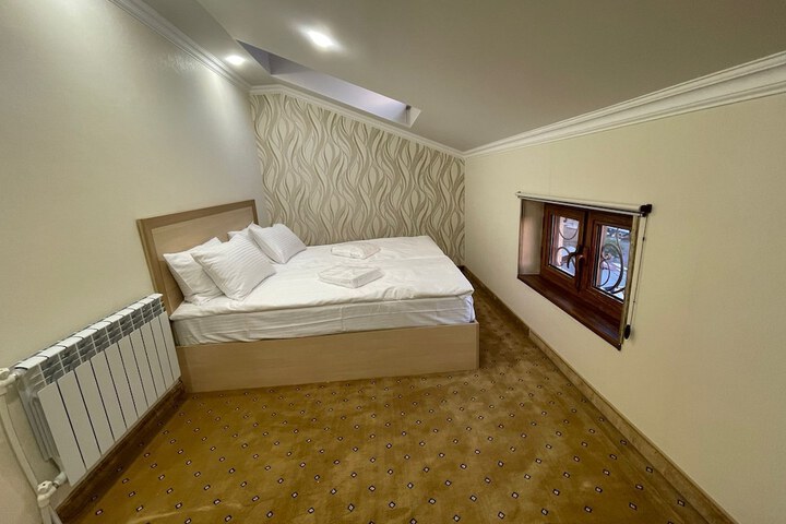 Room 14 of 42