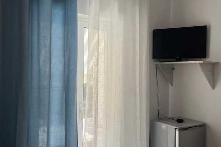 Room 13 of 83