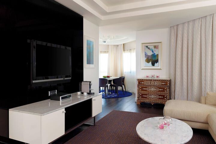 Room 48 of 103
