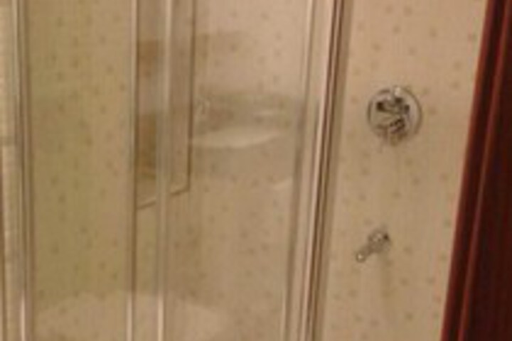 Room 2 of 10