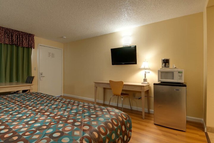 1 King Bed (4 of 4)