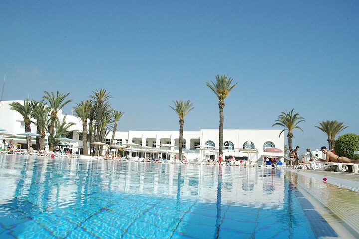 Hotel with Pool