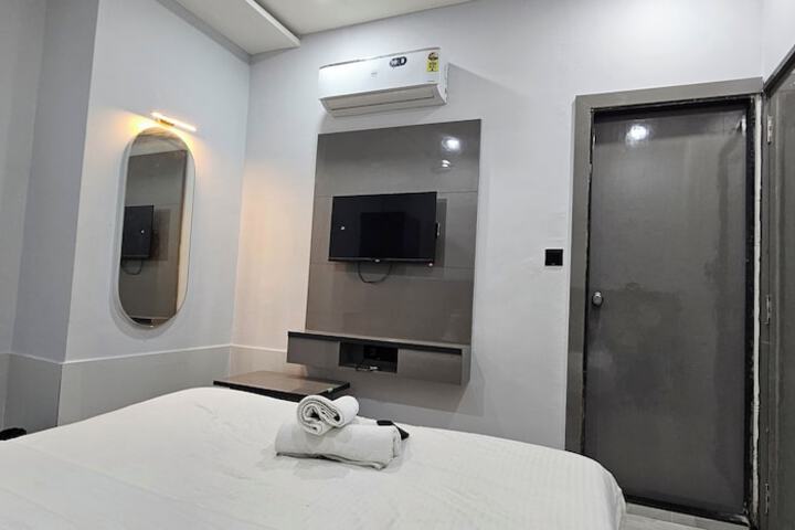 Room 7 of 24