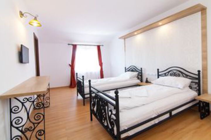 Room 8 of 25
