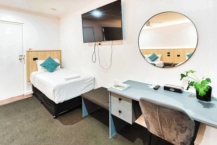 Room 25 of 62
