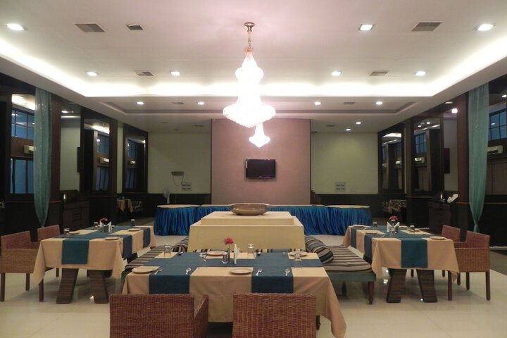 Ballroom/Hall 26 of 31