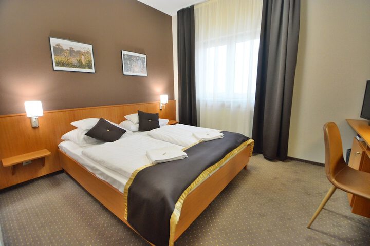 Room 15 of 40