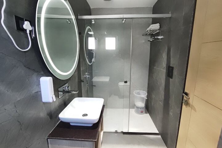 Room 77 of 136