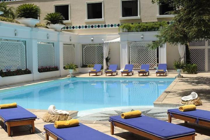 Hotel Pool