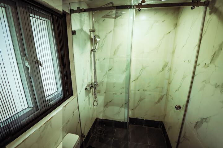 Room 119 of 242