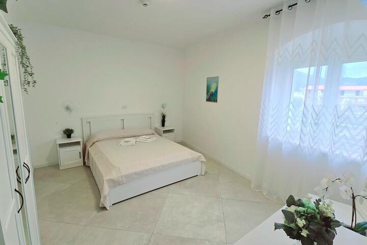 Room 7 of 16