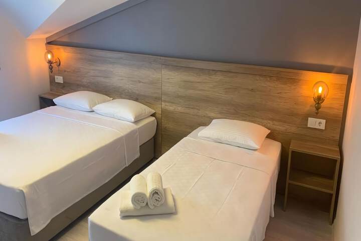 Room 10 of 42