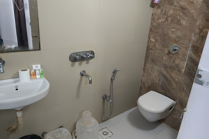 Room 32 of 49