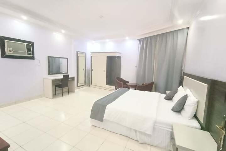Room 17 of 165