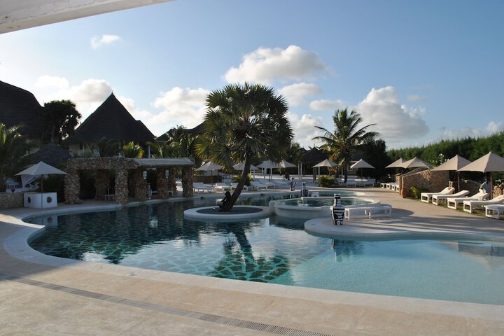 Pool 33 of 44