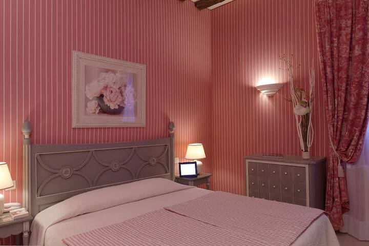 Room 27 of 69