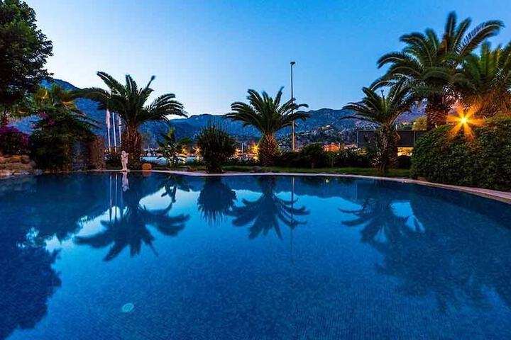 Pool Hotel
