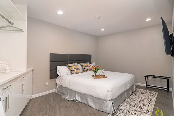 Room 9 of 42