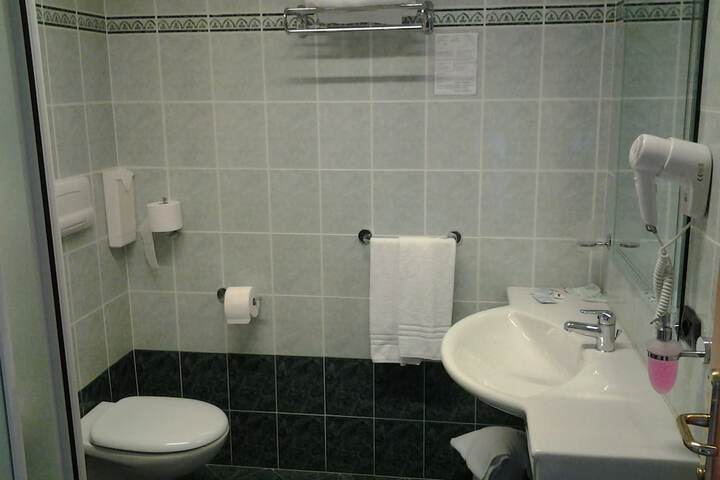 Room 15 of 53
