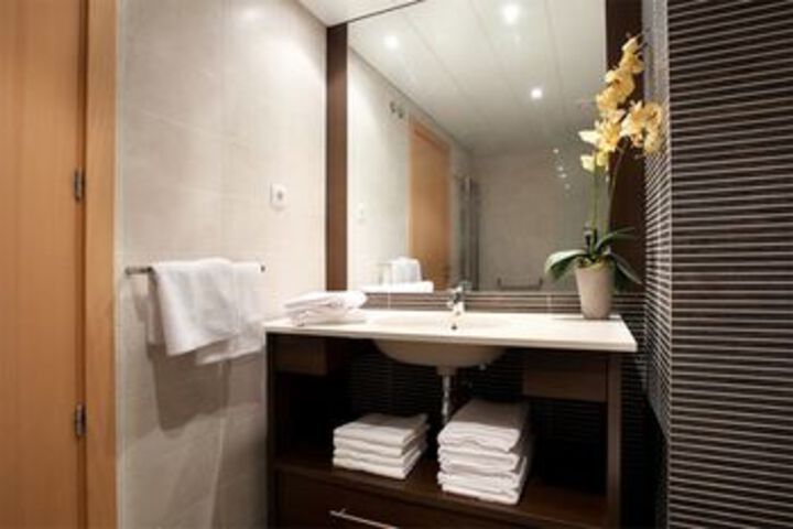 Room 5 of 19
