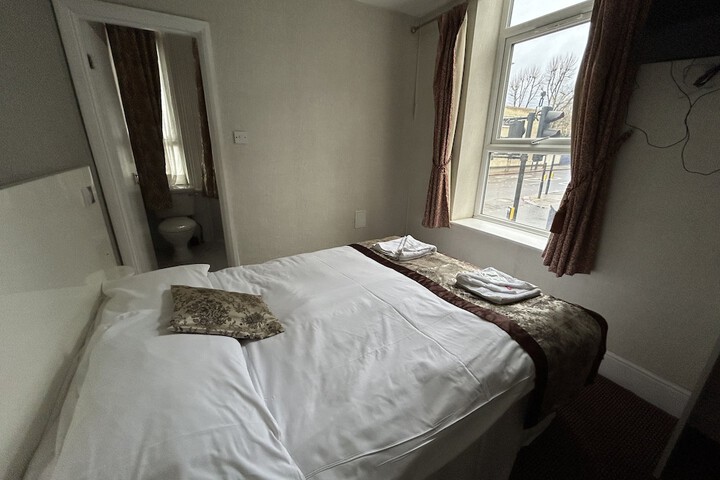 Room 14 of 118