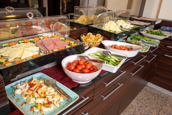 Dining 75 of 94