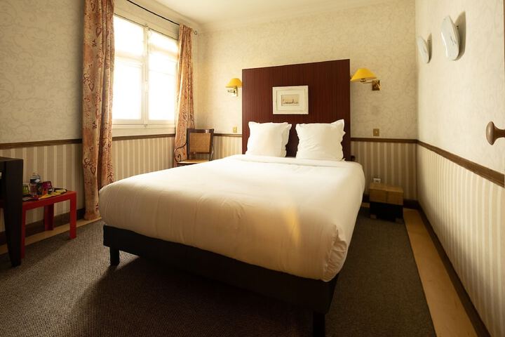 Room 10 of 68
