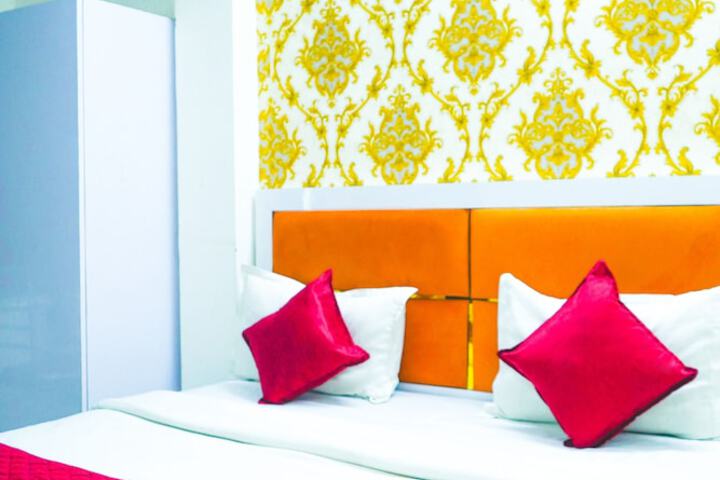 Room 4 of 6