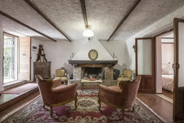 Room 2 of 11