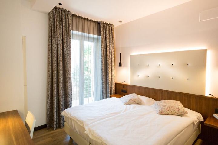 Room 8 of 61
