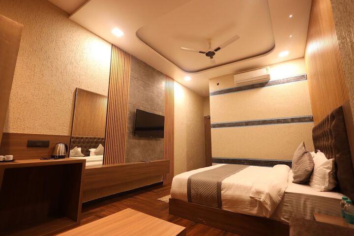 Room 6 of 23