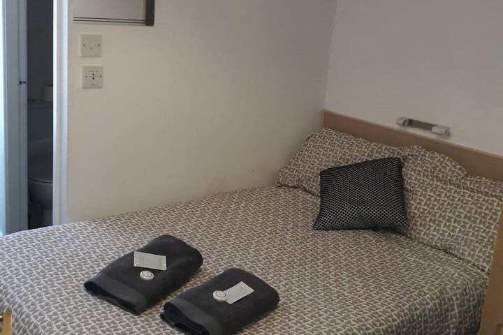 Room 2 of 40