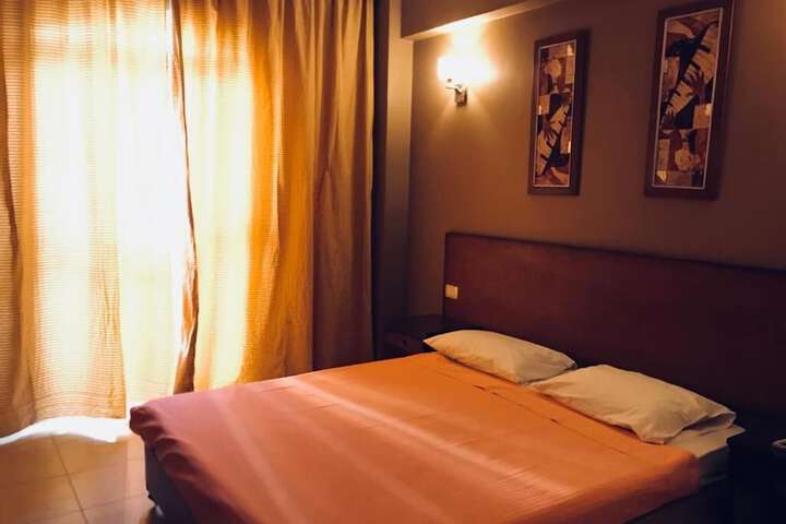 Room 4 of 34