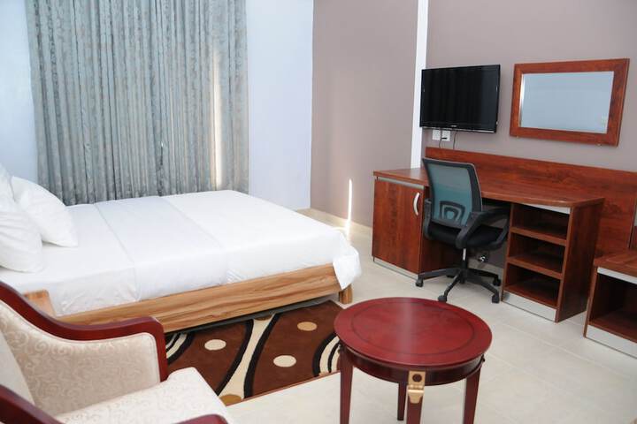 Room 8 of 31