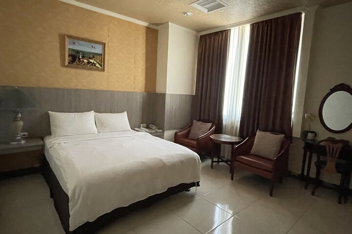 Room 6 of 23