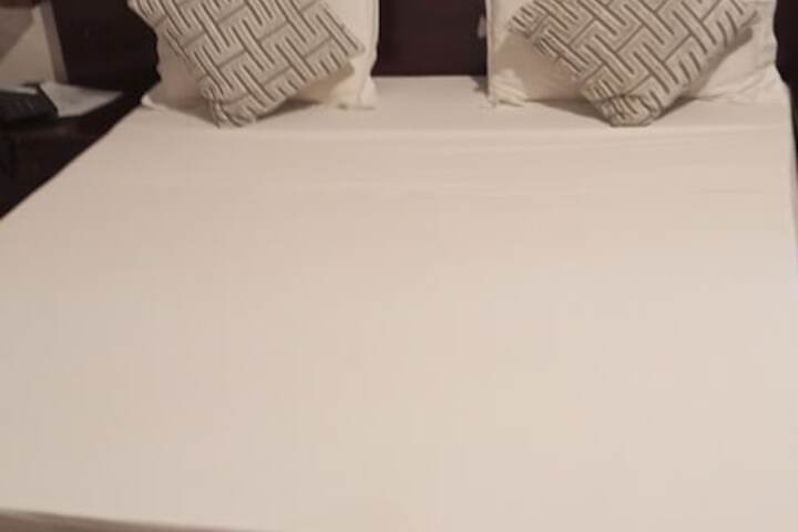 Room 13 of 34