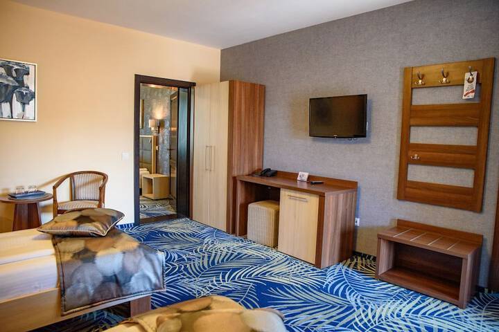 Room 62 of 98
