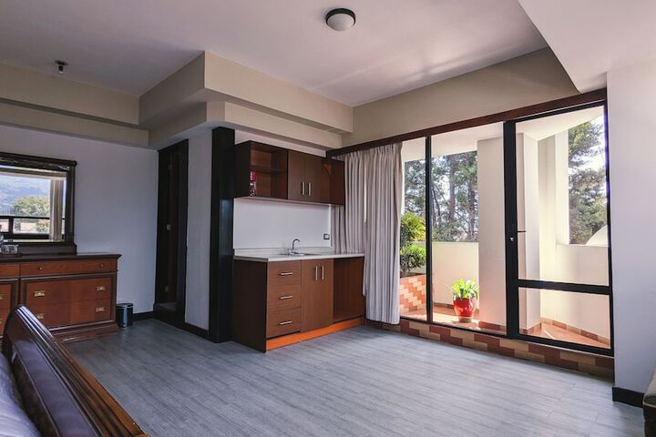 Room 33 of 51