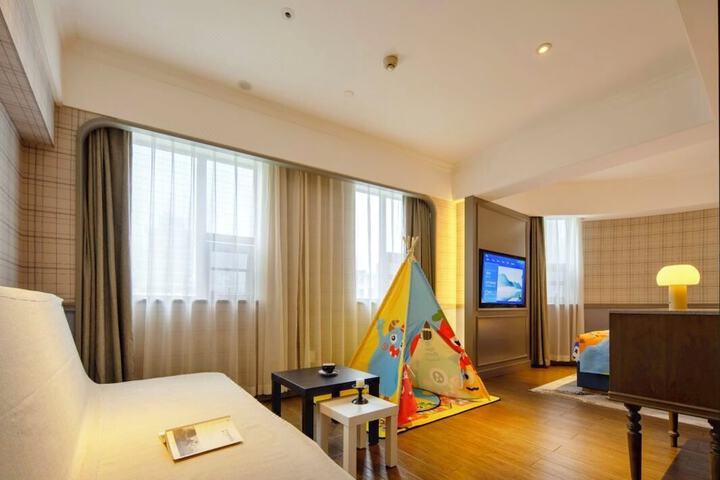 Room 14 of 33
