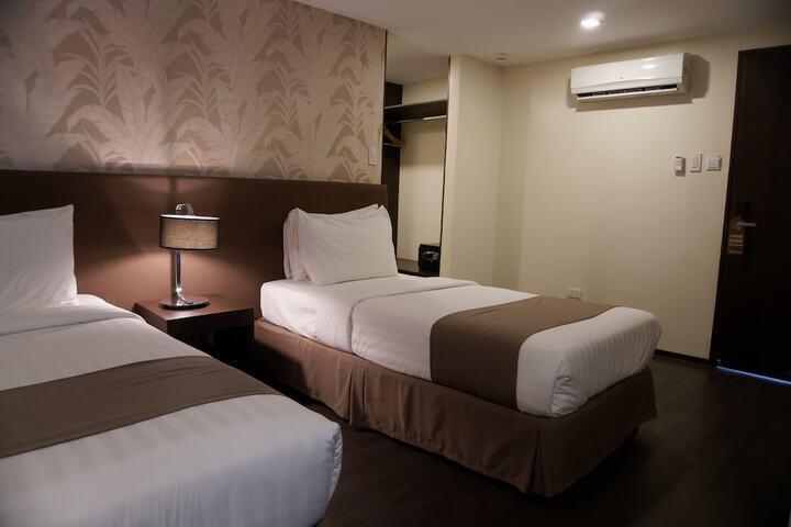 Room 19 of 40
