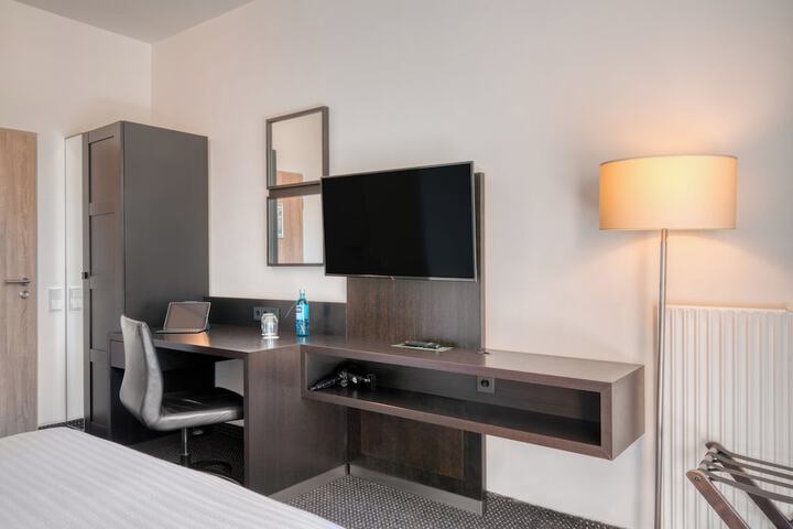 Room 6 of 38