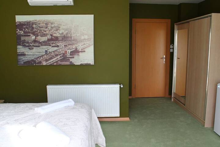 Room 12 of 29