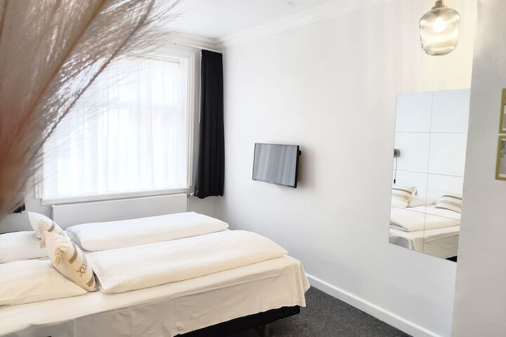 Room 3 of 26