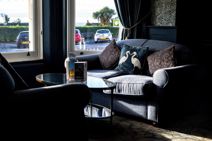 Lounge 198 of 256