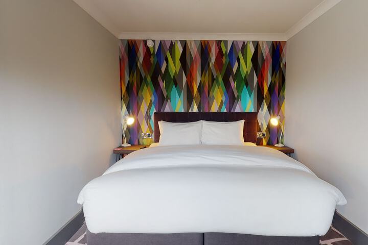 Room 6 of 35