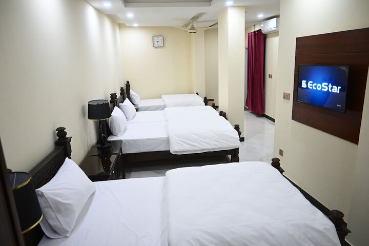 Room 6 of 10