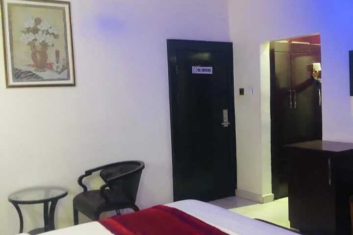 Room 11 of 29