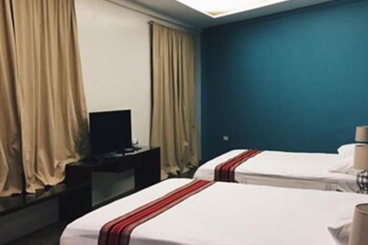Room 11 of 14