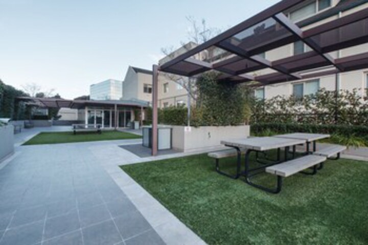 Hotel Exterior 5 of 24